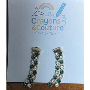 5/$18 Vintage Avon Green, White Gold Dangle Earrings Classy Glam Glitter Work